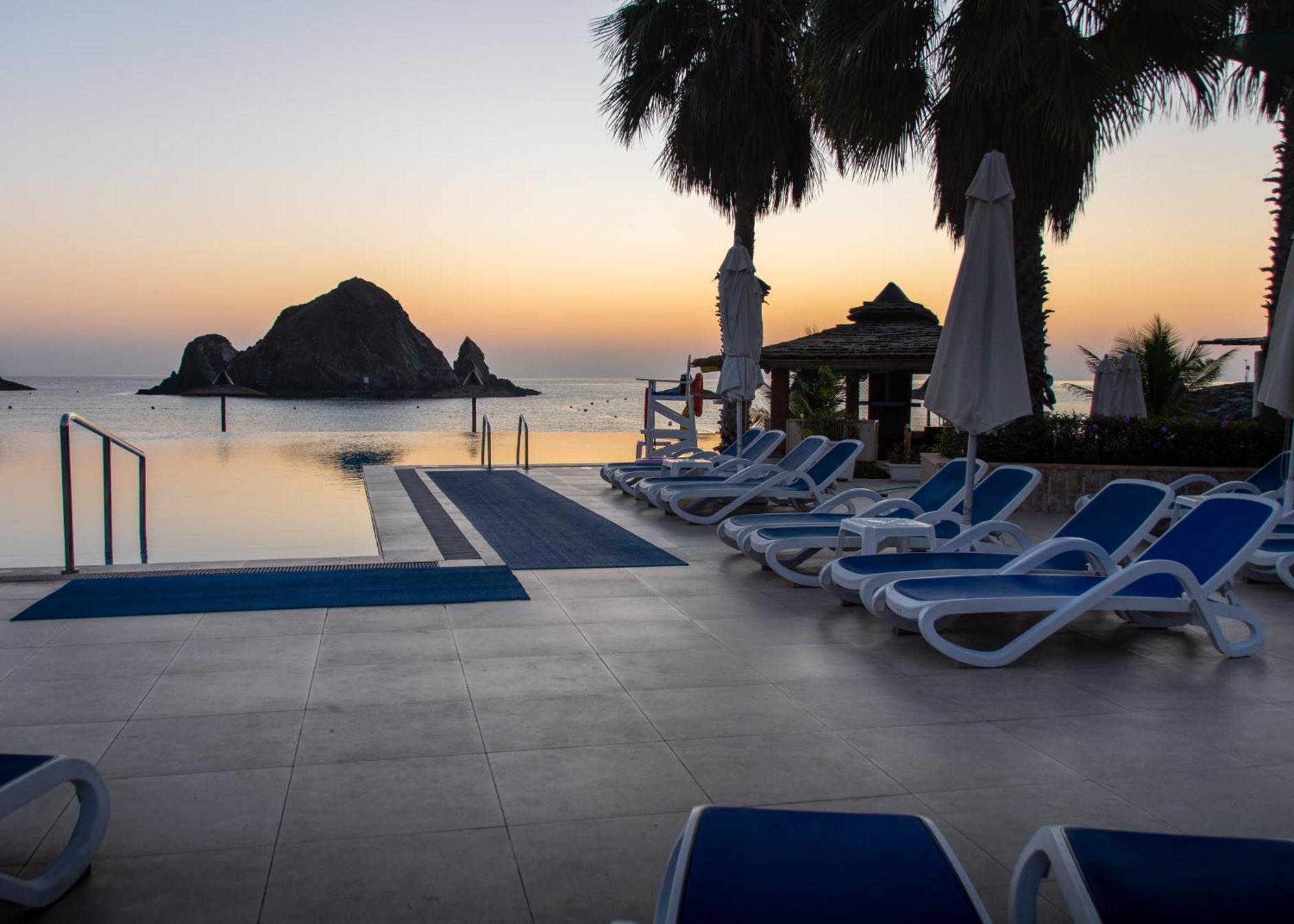 Sandy Beach Hotel & Resort Al Aqah Extérieur photo